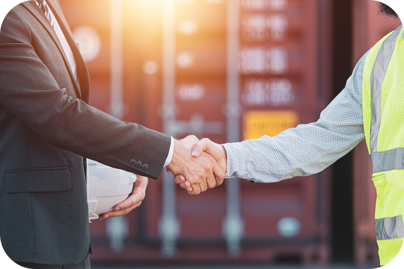 empresarios-se-dan-la-mano-para-acordar-comercio-e-inversion-negocio-de-importacion-y-exportacion-de-mercancias-por-sistema-de-transporte-maritimo